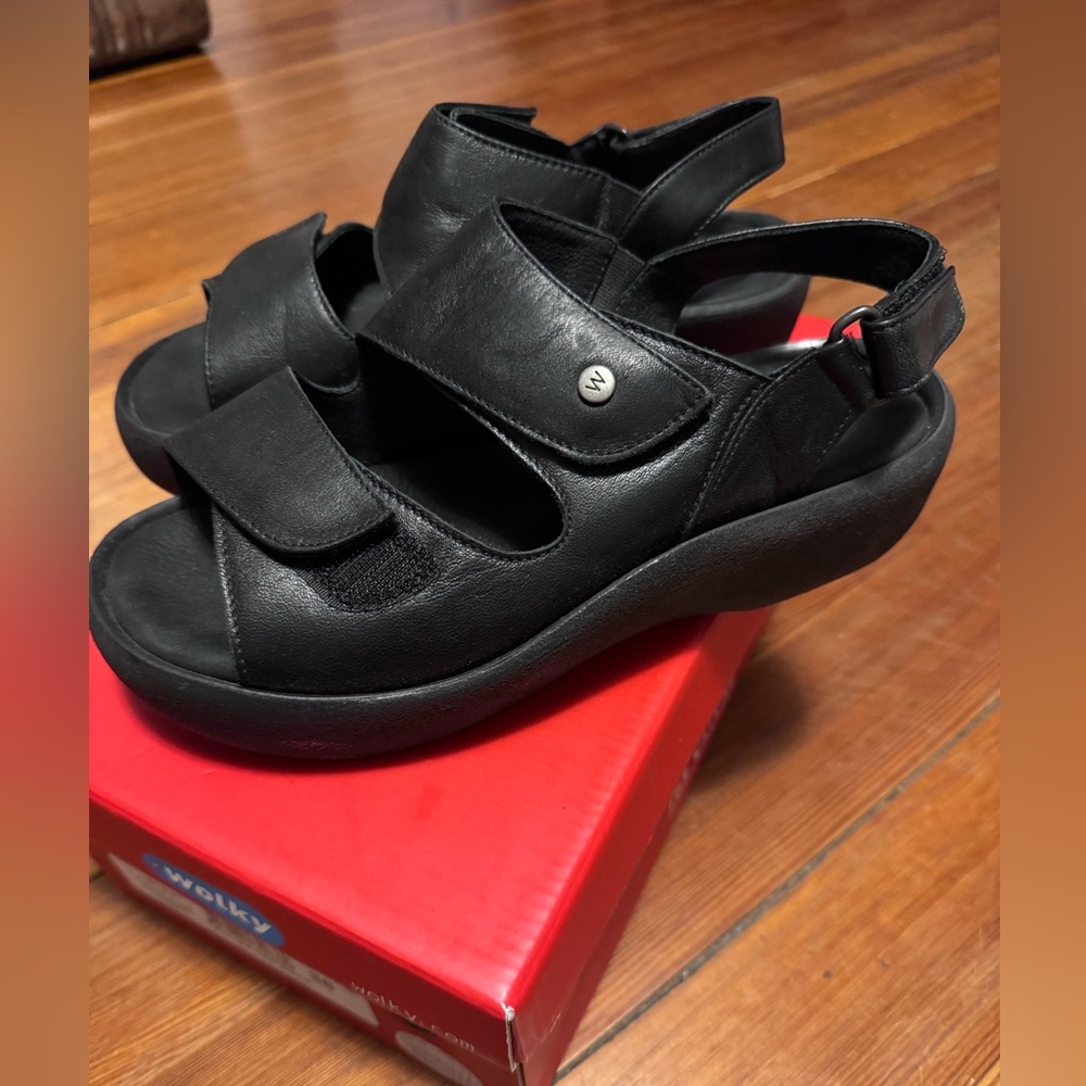 Wolky jewel sport sandal size 8